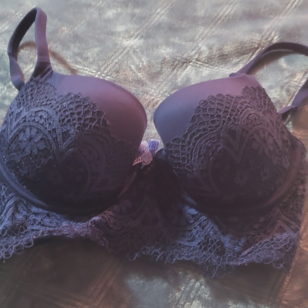 Victoria secret demi bra perfect condition! 32d
